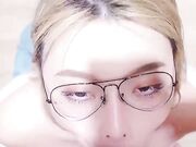 露脸性爱私拍_第一次戴着眼镜被大鸡巴抽插真的好反差