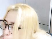 外表清纯操起来好骚 高筒袜美腿 操的直喊老公 猛坐自己动 无套内射