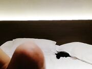 极品骚女酒店约炮87年已婚男，喜欢把逼毛剃掉，马尾辫眼镜御姐，吸吮大屌口活很专业，开档丝袜骑乘蠕动，娇喘尿尿在