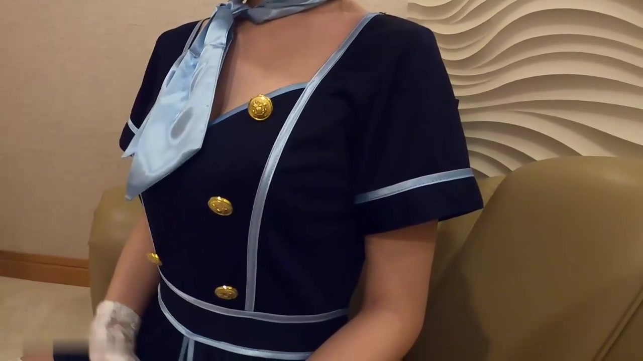 身穿制服勾引来找他的小伙子