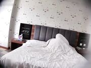 360监控偷拍巨乳小女友和男友酒店啪啪啪