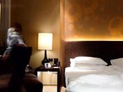 酒店开房约炮网红脸蛋混血童颜巨乳美女啪啪前手机拍照留念 长像 体型都很完美