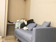 约了个极品高颜值牛仔裤妹子，舌吻互摸调情口交上位骑乘猛操