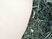 约会漂亮小姨子偸情户外打野战完美露脸拿着三脚架扶着枯树激情后入无套内射