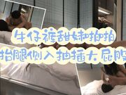 牛仔裤甜美妹子啪啪，舔奶调情口交抬腿侧入抽插大力猛操