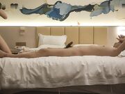 按摩完回酒店叫了个长腿少妇 包臀裙高跟鞋蹲着深喉口交 抬起双腿大力抽插猛操