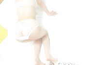 高挑长腿萝莉全身粉嫩 挺瘦的但是奶子还挺大像刚发育好 史上最干净的小穴之一