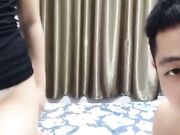 漂亮可爱的小美女和纹身炮友鸳鸯浴口交床上啪啪啪