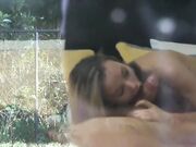 继母在拍照时吮吸继子的大肉棒疯狂汲取精液想要榨干每一滴骚逼