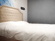 约炮开学赚外快大三学妹啪啪爽炮 漂亮美乳 竟无套操