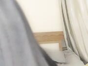 这婊子是有多欠操啊 一口就把鸡巴咬进去吸吮 性感的纹身上位电臀