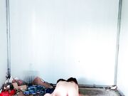 剧情演绎风骚小少妇户外勾搭路人激情啪啪解渴 全程露脸路边简易房内开干