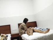 小哥找小姐TP啪啪快餐短发少妇 直接开干上位骑乘后入猛操没几下就射了