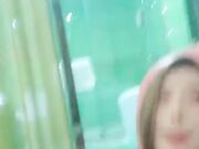 高颜值苗条妹子开房双人啪啪 浴缸洗澡口交上位骑乘大力抽插无毛逼逼