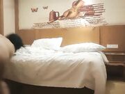 今夜2000约漂亮小姐姐 超清画质 骚穴干得水声不断 休息一段最后一场