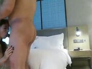 约了个高颜值白衣妹子 洗完澡口交上位骑乘抽插呻吟娇喘