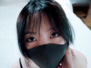 与幸运粉丝的木屋约会满足女粉丝性交需求