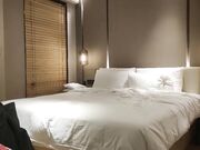 妹子比上一次玩的更开了，深喉有进步，也会放荡的浪叫“爸爸操我干死我”