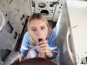 反差女孩在公共场合勾引陌生人发生性关系