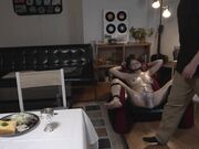 将人妻绑在椅子上两小时后 她竟变成了口水横流的变态痴女1