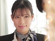 纤细的前台小姐进入要求按摩的男士房间1