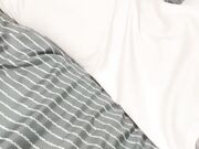 精虫上脑的我偷袭了睡着的妹妹，并且控制不住把妹妹的嫩逼灌的满满的！