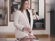 妻子用内衣挑逗丈夫并乞求三人性交骚货被干的翻白眼