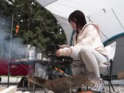 深山野营无人援助 K罩杯独行露营者引人注目却遭受袭击2