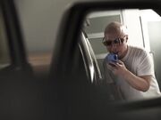 被迫献出挚爱女友给路怒症大叔内射侵犯2