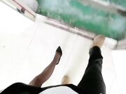 在朋友家停车场和楼梯间调教小姨子扣逼高潮喷水爆操后入内射