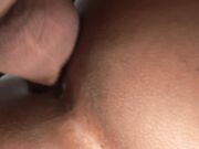 她与办公室遇到的男人发生性关系以换取新的工作机会