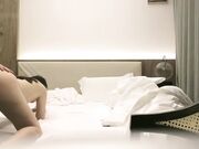 喜欢玩调教黑衣网红妹子 胸前手臂纹身边舔边撸 翘起屁股手指快速拍打肥逼