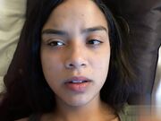 辣妹的口活让你为她温暖的嫩穴感到性福 然后猛烈打桩射在她体内