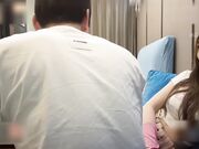 小飞北方嫩妹毛毛刮得很干净 馒头逼被干累到娇喘不息