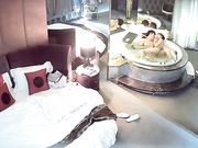 学院附近青年学生情侣开房造爱让人羡慕激情舌吻互抠浴缸内操逼回床猛干冲刺