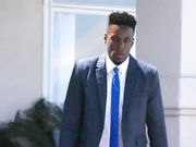 泳池边享受继父大黑屌的淘气女儿