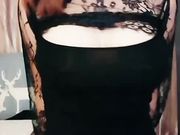 童颜巨乳骚浪猫猫一多自慰秀，露脸黑丝情趣内衣性感热舞诱惑，道具激情抽插，骚浪表情就想干她