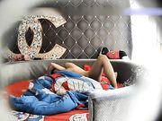 年轻大学生情侣秀恩爱啪啪小伙很疯狂各种舔