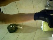 花内裤高跟靓妹尿太急射到了鞋子上