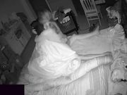 夫妻待孩子睡熟后过性生活火爆