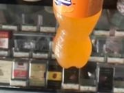 和性感黑丝女同事吃饭饮料下迷药