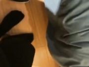 和性感黑丝女同事吃饭饮料下迷药