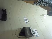 商场女厕全景偷拍其中有两个商场黑丝售货员