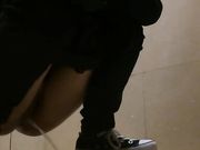 商场厕拍天气冷妹子们都穿的厚