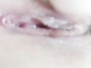 少女为了生活直播挣外快