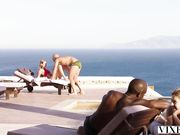 大白天性爱嫩逼很诱惑被别人发现做爱很刺激