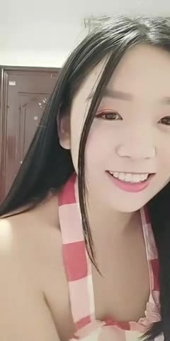 漂亮美女手心残留的余精