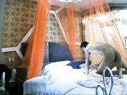 漂亮美女正吃情人鸡鸡接到电话