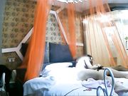 漂亮美女正吃情人鸡鸡接到电话