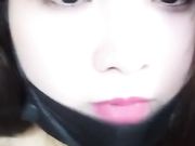 自己拿着假鸡巴换着花样抽插